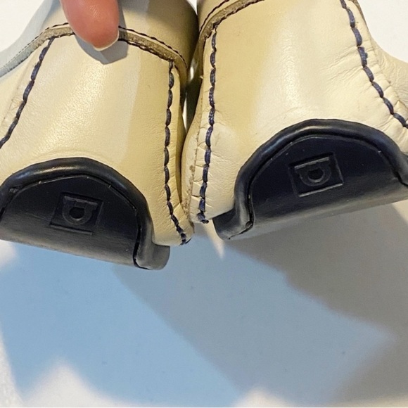 SALVATORE FERRAGAMO Leather Driving Loafers Off White - Picture 4 of 15